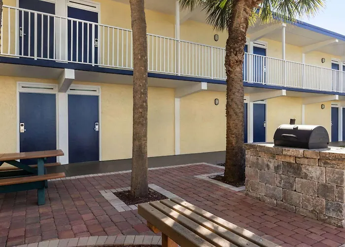 Days Inn By Wyndham Port Canaveral