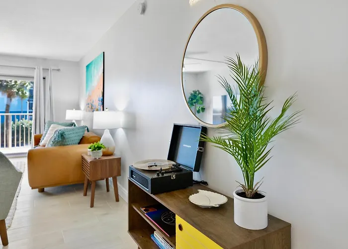 Lodge: Cocoa Beach Towers 52